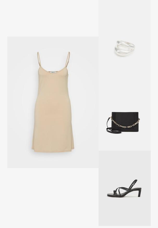 Sukienka w kolorze nude na cienkich ramiączkach, z dekoltem w kształcie litery V i prostym krojem. Wykonana z gładkiego, lekkiego materiału o prostym wzorze.; Czarne sandały na obcasie z prostokątnym noskiem i niskim słupkowym obcasem. Posiadają wiele cienkich pasków i regulowany pasek na kostkę. Wykonane z gładkiej skóry.; Czarna skórzana torebka typu crossbody z gładką teksturą, prostokątnym kształtem oraz metalowym detalem w postaci łańcuszka z przodu. W zestawie regulowany pasek.; Srebrna obrączka podwójna z gładką, polerowaną powierzchnią. Posiada płynny, zakrzywiony kształt z nakładającymi się sekcjami, co nadaje nowoczesny wygląd.