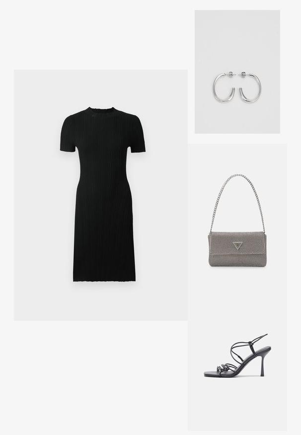 Czarna sukienka w prążki z krótkimi rękawami, okrągłym dekoltem, dopasowanym krojem i długości do kolan. Wykonana z teksturowanej tkaniny z pionowymi liniami.; Czarne sandały na wysokim obcasie mają cienkie paski z węzłowym wzorem, gładki, kwadratowy czubek i smukły obcas w stylu szpilki.; Jasnoszara metaliczna torebka na łańcuszku, ozdobiona małymi okrągłymi metalowymi ćwiekami oraz trójkątnym logo marki.; Srebrne kolczyki na biglu o gładkim, błyszczącym wykończeniu. O zaokrąglonym kształcie, lekkim designie, z zamknięciem na zatrzask.