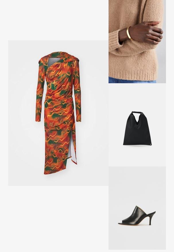 Robe à manches longues dans un motif abstrait vibrant d'orange, de vert et de jaune. Le tissu est lisse avec des détails drapés et une fente sur le côté.; Mule ouverte en cuir noir avec un design élégant et courbé, un talon aiguille haut et une texture lisse. L'intérieur présente une couleur claire contrastante.; MM6 Maison Margiela SMALL JAPANESE - Cabas - black; Bracelet jonc en or avec une surface lisse et polie. Porté sur un poignet à la peau foncée, complétant un pull beige texturé.