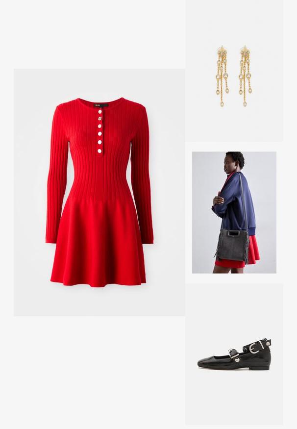 Rdeča rebrasta pletena obleka z dolgimi rokavi, prilegajočim korzetom in širšo krilo. Ima okrogel izrez in pet belih gumbov spredaj.; Črne lakaste balerinke s kvadratnim prstom, trakovi okrog gležnja z zlatimi dodatki in ravnim podplatom. Gladka tekstura z minimalističnim dizajnom.; Siva nobučna torbica s resicama, veliki otvor za gornju ručku i tanka traka. Model nosi tamnoplav kaput i crvenu suknju.; Zlato-tonirane uhane z več kaskadnimi verigami, ki vključujejo prozorne ovalne kamenčke in okrasne zgornje dele.