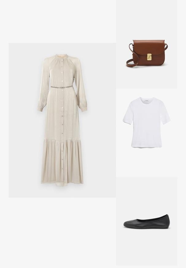 Langes beiges Kleid aus einem glänzenden Stoff, mit durchgehender Knopfleiste, langen Ärmeln, gerafftem Ausschnitt und einem schichtweisen Saum. Inklusive einem metallischen Gürtel.; Weißes kurzärmliges T-Shirt aus geripptem Stoff. Runder Halsausschnitt, normale Passform und dezente Nähte. Keine Muster oder Grafiken.; Schwarze Leder-Ballettschuhe mit abgerundeter Spitze, glatter Textur, minimalen Nähdetails und einem flexiblen Sohlen-Design.; Braune Ledertasche mit Klappenverschluss, Beschlägen in Goldfarbe, einem Schultergurt und einer glatten Oberfläche. Kompakte rechteckige Form.