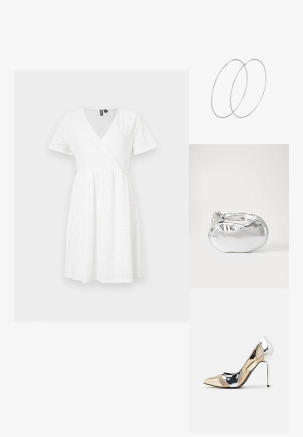 Vit kortärmad klänning med omslagdesign, med hålmönster, V-ringning och en utsvängd kjol som slutar ovanför knäna.; Spetsig tå högklackad sko med en färgpalett av silver, guld och nude. Glansig yta med utskärningsdesign, utrustad med en stilettklack.; Silverfärgad metallisk påse med en mjuk, rundad form och en knutstängning upptill. Tillverkad av ett mjukt material i konstläder.; Silverfärgade hoopörhängen med en minimalistisk design. Cirkulär form, slät yta och tunn profil. Lätta med en polerad finish.
