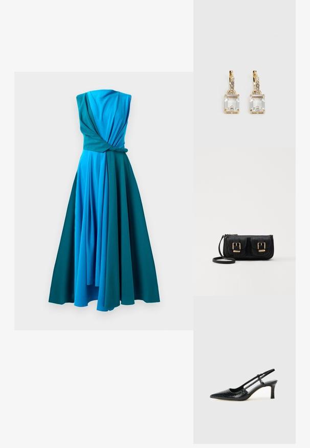 Enodelna obleka v postopnih odtenkih modre in teal. Ima zavit korzet, brezrokavni dizajn in tekoč, nabran krilo.; Črne lakaste slingback pete s koničastim nosom, ki imajo teksturiran vzorec kačje kože, nastavljiv trak in kratek teksturiran blok peto.; Črna usnjena torbica čez ramo z dvema sprednjima žepoma, zlatimi zaponkami, zadrgo in ozkim pasom. Tekstura površine je strukturirana, obliko pa ima kompaktno pravokotno.; Zlato obarvani uhani, ki vsebujejo pravokoten, prozoren kristal, obešen pod vrsto majhnih, okroglih prozornih dodatkov. Elegantna, moderna zasnova.