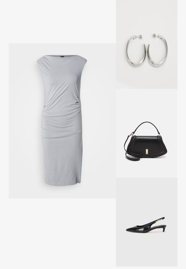 Szara midi sukienka z dzianiny z luźnym dekoltem, drapowanymi bokami i dopasowanym krojem. Miękka tekstura z gładkim wykończeniem i bocznymi rozcięciami.; Czarne skórzane szpilki typu slingback z ostrym noskiem, posiadające smukły obcas i złoty akcent na regulowanym pasku. Gładka tekstura.; Czarna skórzana torebka o strukturalnym designie, z przyciętą formą, górnym uchwytem i złotymi akcentami. W zestawie regulowany pasek na ramię.; Srebrne kolczyki-hoop o gładkim, zakrzywionym designie. Posiadają błyszczące metaliczne wykończenie i zapięcie na sztyft. Brak widocznych wzorów lub akcentów.