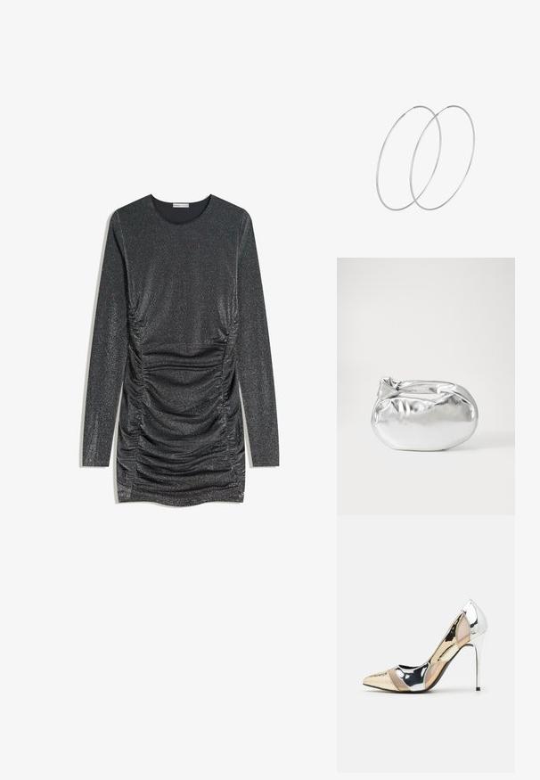 Robe longue à manches longues noire pailletée avec des fronces sur les côtés et un col rond. Le tissu a un aspect brillant et texturé.; Chaussure à talon aiguille à bout pointu avec un schema de couleurs argent, or et nude. Fini brillant avec un design découpé, dotée d'un talon stiletto.; Pochette en métal argenté avec une forme douce et arrondie et un fermoir en haut noué. Fabriquée en simili cuir lisse.; Boucles d'oreilles en argent au design minimaliste. Forme circulaire, texture lisse et profil fin. Légères avec une finition polie.