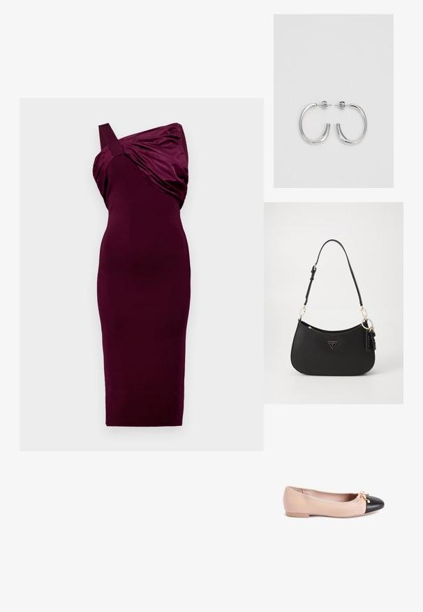 Bordowa sukienka z jedną ramiączkiem i detalem z drapowanej tkaniny. Dopasowany krój, długość do połowy łydki, gładka tekstura.; Baleriny w beżowej skórze z czarnym skórzanym noskiem. Posiadają akcent w postaci kokardy oraz płaską podeszwę o gładkiej teksturze.; Czarna torebka syntetyczna o zaokrąglonym kształcie, ze złotymi akcentami i trójkątnym logo. Posiada zamek błyskawiczny oraz regulowany pasek.; Srebrne kolczyki koła o gładkiej, błyszczącej powierzchni, z zakrzywionym kształtem i zapięciem na sztyft. Minimalistyczny design z nowoczesnym wykończeniem.