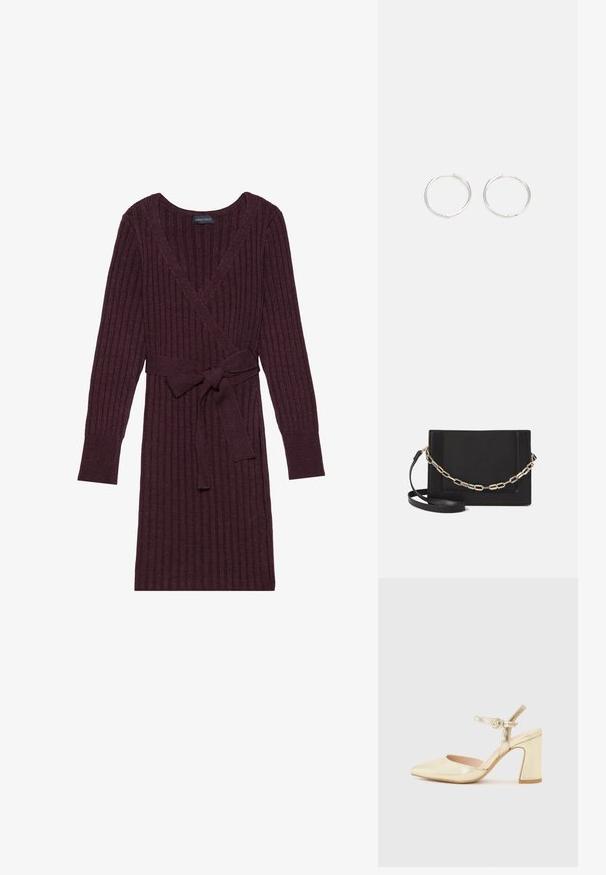 Bordó bordázott kötött rakottruha hosszú ujjal, V-kivágással és hozzá illő övvel a deréknál. Puha textúra függőleges mintával.; Arany fémes magas sarkú cipő hegyes orral, bokapánttal, amelyen köralakú csat található, és tömzsi sarokkal rendelkezik. Simás textúra.; Fekete bőr keresztpántos táska, sima textúrával, téglalap alakú és fém lánc részlettel az elején. Állítható pánttal ellátva.; Ezüst karika fülbevalók, letisztult, kerek formával, sima felülettel és látható díszítés nélkül. A átmérő nem megadott.