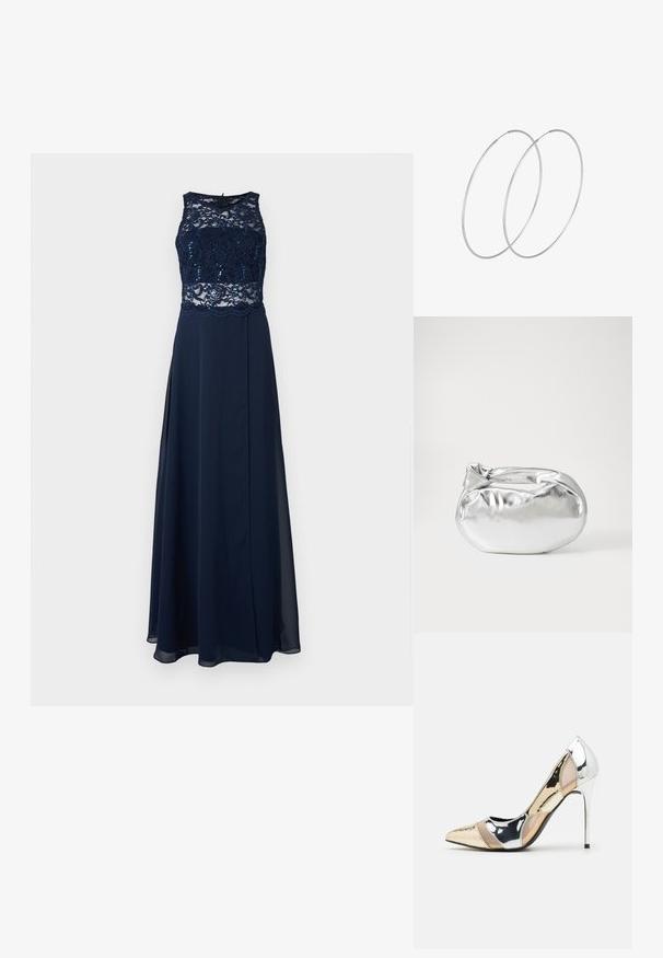 Abito da sera blu navy con corpetto in pizzo e paillettes, design senza maniche e gonna fluida con un dettaglio di spacco alto.; Scarpa con tacco alto a punta, con una combinazione di colori argento, oro e nudo. Finitura lucida con design a ritaglio, con tacco a stiletto.; Borsa a pochette metallica argentea con una forma morbida e arrotondata e chiusura superiore annodata. Realizzata in materiale sintetico morbido.; Orecchini a cerchio in argento con un design minimalista. Forma circolare, superficie liscia e profilo sottile. Leggeri con una finitura lucida.