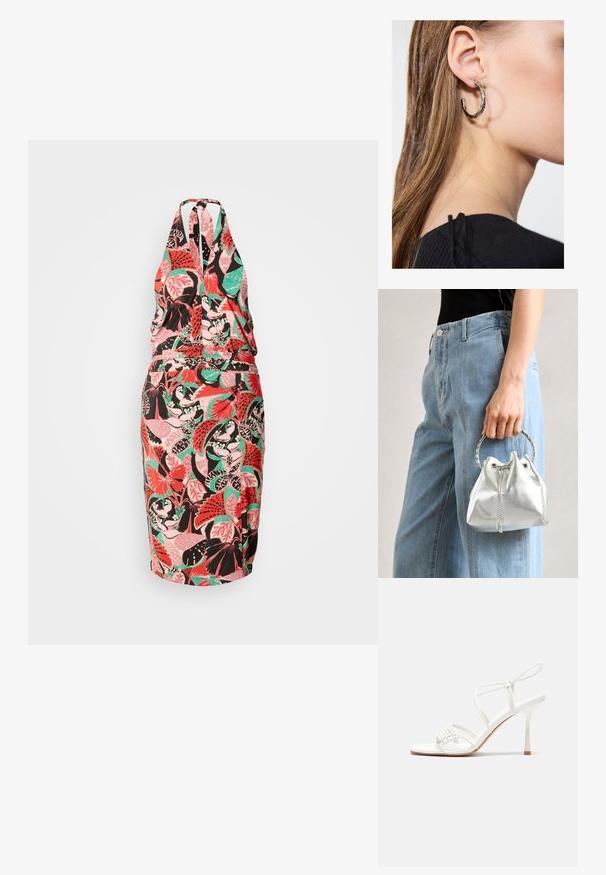 Haljina s halter ovratnikom i prilagođenim siluetom, s živopisnim cvjetnim uzorkom u ružičastoj, zelenoj i crnoj boji na svijetloj pozadini.; Bijele sandale s visokom potpeticom i trakama, ravno oblikovanim prstima, teksturiranim prednjim dijelom s naboranim detaljima i uskom trakicom oko gležnja.; Metalna srebrna torba s teksturiranim završetkom, ukrašena srebrnim okruglim drškom i zatvaranjem na vezanje, drži se uz svijetloplave traperice.; Srebrna kružna naušnica s poliranim završetkom, koja ima male zlatne detalje i okrugli oblik, nošena na uhu.