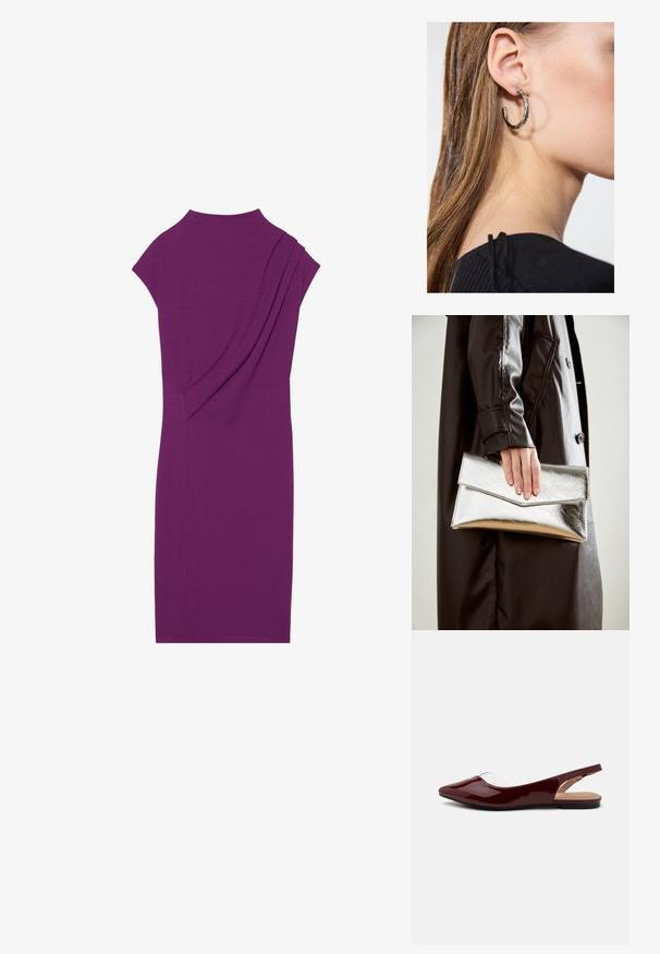Paars midi-jurk met een hoge halslijn, korte mouwen en geplooide details aan de achterkant. Soepele, elastische stof, aansluitend ontwerp.; Bordeaux gepatenteerde slingback ballerina's met een puntige neus, transparante uitsnijding en een vlakke zwarte zool. Glad textuur, minimalistisch ontwerp.; Zilveren metallic clutch met een hoekig envelopontwerp, een gladde textuur en een contrasterende binnenkleur, vastgehouden in een hand die een zwarte jas draagt.; Zilveren oorbel met een gepolijste afwerking, met kleine gouden accentdetails en een ronde vorm, gedragen op de oorlel.