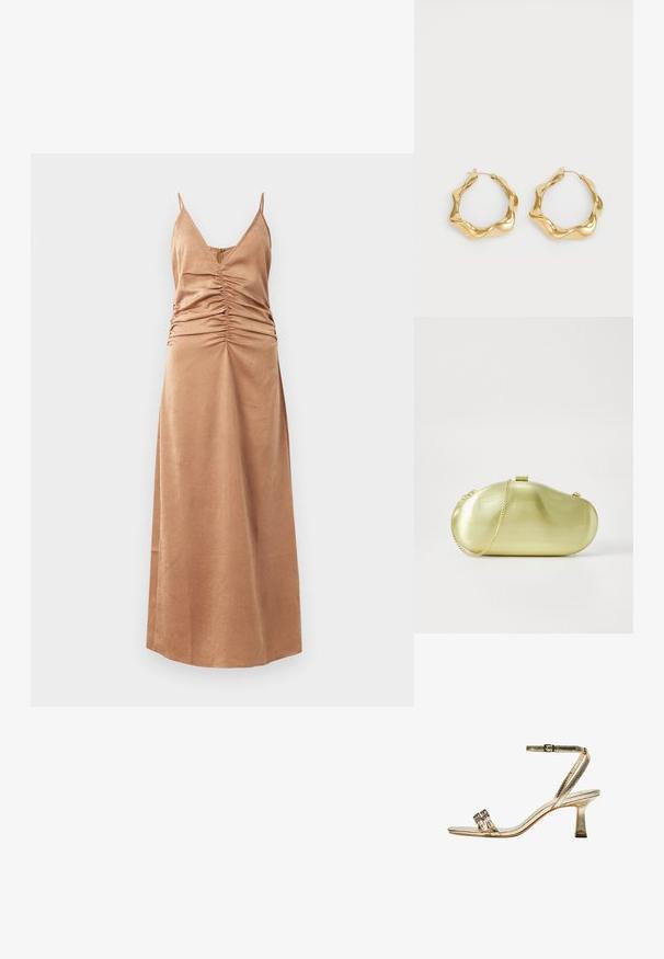 Bruine, mouwloze maxi-jurk met een v-hals en geplooide details aan de zijkanten. Gladde textuur met subtiel patroon, valt tot de enkels.; Gouden metallic hoge hak sandaal met enkelbandje, twee smalle voorbanden en een blokhak. Beschikt over decoratieve versieringen.; Metalen gouden clutch tas met een afgeronde, langwerpige vorm, voorzien van een kettinghengsel en een sluiting met een klikmechanisme. Gladde, reflecterende oppervlaktextuur.; Gouden oorhoepels met een golvende, gestructureerde uitstraling. Voorzien van een dunne draadsluiting en een gepolijste, reflecterende oppervlakte.