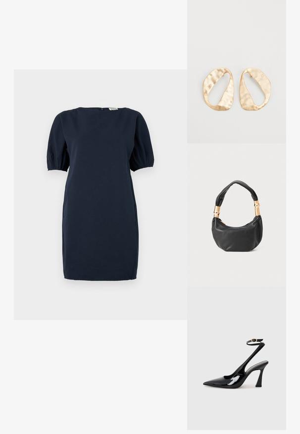 Tamsiai mėlyna trumpomis rankovėmis suknelė su apvalia iškirpte ir užtrauktuku gale, pagaminta iš lygaus, minkšto audinio.; Juodai lakuoti slingback aukšti kulniukai su smailiu nosiu, reguliuojama čiurnos juostele ir vidutinio dydžio blokiniu kulnu. Lygus paviršius su blizgiu apdaila.; Juodas odinis rankinukas apvalios formos, minkštos tekstūros su susietu rankena ir auksinės spalvos detalėmis. Užtrauktuko uždarymas.; Nedidelis nereguliarus ovalo formos aukso tono metalinių auskarų pora su tekstūruota, šiek tiek kalta paviršiumi ant balto fono.