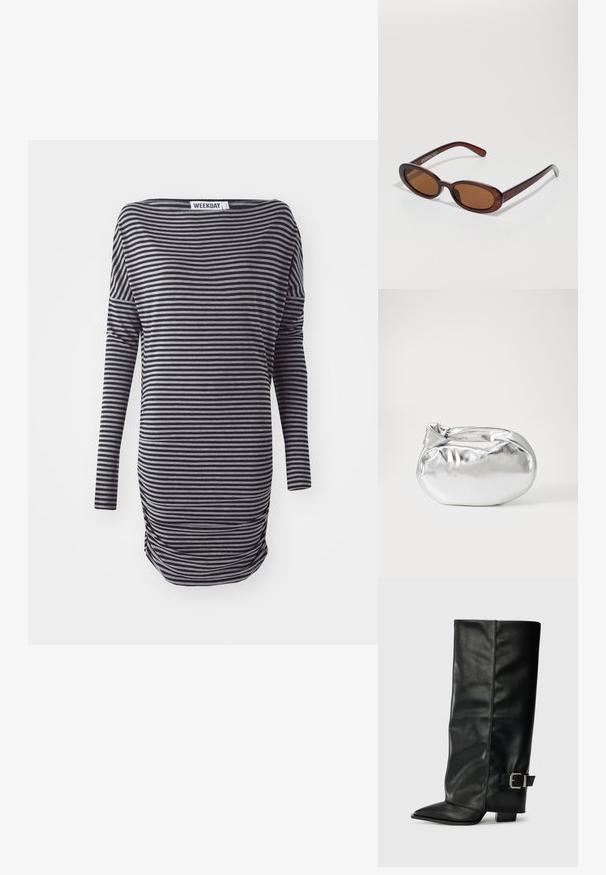Vestido de manga longa às riscas em preto e cinza. Apresenta um corte descontraído, decote arredondado e detalhe de franzido lateral. Feito de um tecido macio.; Botas de couro preto até ao tornozelo com ponta afiada, textura lisa e detalhe em fivela prateada de lado. Salto quadrado robusto.; Óculos de sol redondos, com uma tonalidade castanha e uma armação glossy em bordeaux. Braços finos com um detalhe discreto de marca. Design de lentes planas.; Saco metálico prateado com uma forma suave e arredondada e um fecho em topo atado. Feito de material de imitação de couro suave.