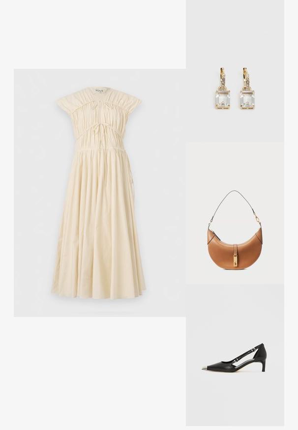 Ecru katoenen jurk met een fitted bodice, geplooide details en een vloeiende rok. Heeft korte, gestructureerde mouwen en een verstelbare koordomtrek.; Zwart leren kittenhak met puntige zilveren neus en dubbele gespsluitingen op een witte achtergrond.; Tan leren handtas met een gebogen vorm, gouden hardware en een dunne schouderriem. Beschikt over een ritsluiting en logo-detail aan de voorkant.; Gouden oorbellen met een rechthoekige, heldere kristal die onder een rij kleine, ronde heldere accenten hangt. Strak, modern ontwerp.