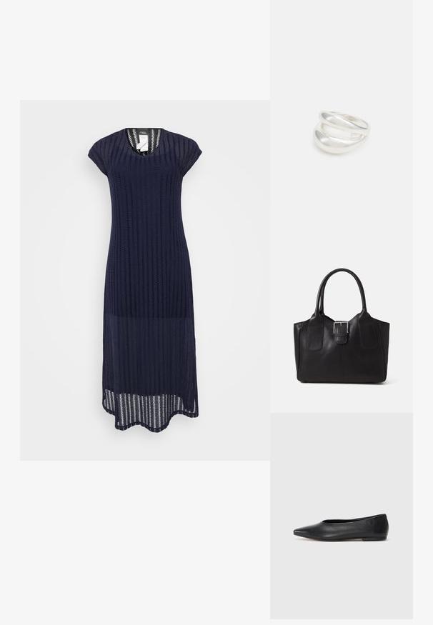 Námornícky pletené šaty s krátkymi rukávmi, výstrihom do V a textúrovaným vzorom. Majú dlhší zadný lem s vlnitým okrajom.; Čierne kožené baletky, špicatý špička, minimalistický dizajn, hladká textúra, nízky podpätok, bez viditeľných prvkov alebo ozdôb.; Čierna kožená taška s hladkou textúrou, štruktúrovaným tvarom, dvoma uchami a výrazným strieborným prackovým detailom na prednej strane.; Strieborný prsteň s dvojitým pásikom s hladkým, lesklým povrchom. Má plynulý, zakrivený dizajn s prekryvajúcimi sa časťami pre moderný vzhľad.