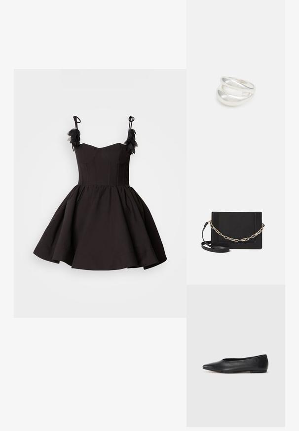 Crna haljina s prilagođenim gornjim dijelom i suknjom koja se širi. Ima tanki remen i cvjetne detalje na ramenima. Glatka tekstura tkanine.; Crne kožne balerinke, uski vrh, minimalistički dizajn, glatka tekstura, niska peta, bez vidljivih dodataka ili ukrasa.; Crna kožna torba preko tijela s glatkom teksturom, pravokutnim oblikom i metalnim lancem na prednjoj strani. Uključena je podesiva naramenica.; Srebrna dvostruka prsten s glatkom, poliranom površinom. Karakterizira ga fluidan, zakrivljen dizajn s preklapajućim sekcijama za moderan izgled.