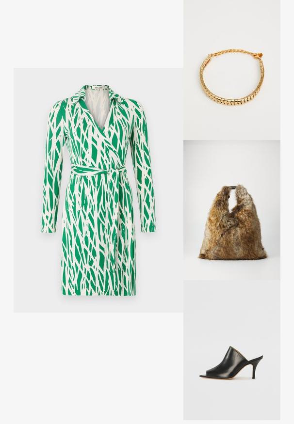 Žalia ir balta apvalkalo suknelė su ilgomis rankovėmis, apykakle, juosmens raiščiu ir žievės panašiu abstrakčiu raštu ant lygios medžiagos.; Juodas odinis atviras mules batelis su elegantišku, kreiviu dizainu, aukštu stiletto kulnu ir lygiu paviršiumi. Vidus turi kontrastingą šviesią spalvą.; Ruda ir pilka dirbtinės kailio rankinė su trumpomis juodomis rankenomis, stovinti vertikaliai prieš paprastą baltą foną.; Auksinės spalvos metalinė choker'ė su kvadratiniais žiedais ir suktine grandine. Yra saugus užsegimas ir lygus, blizgus paviršius.