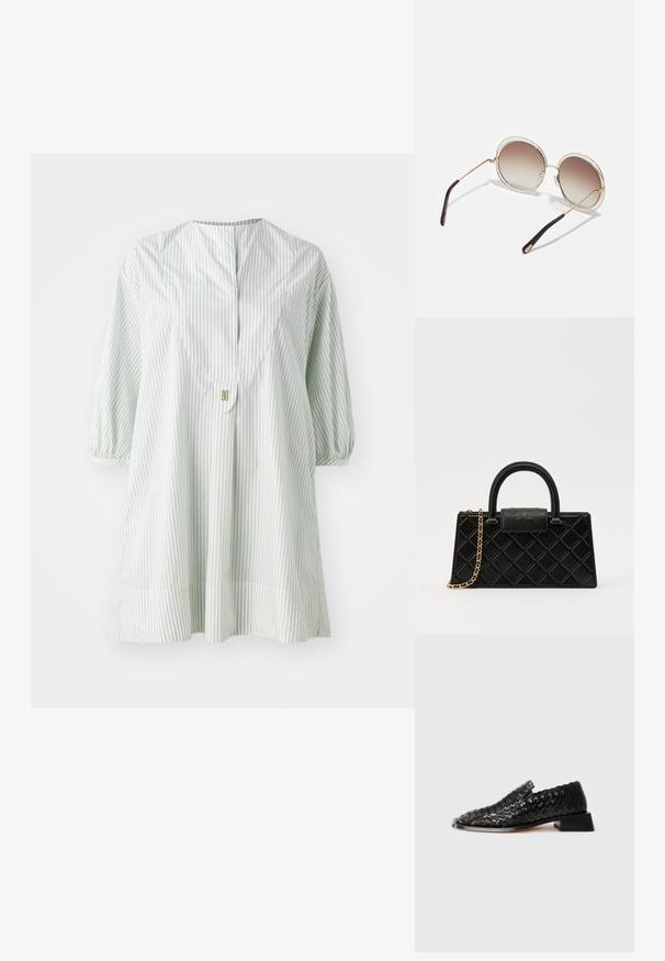 Hellgrünes gestreiftes Tunika mit rundem Ausschnitt, kurzen Puffärmeln und Knopfdetails auf der Rückseite. Hergestellt aus weichem, leichtem Stoff.; Schwarzer, geflochtener Leder-Slipper mit niedrigem Blockabsatz und gewelltem Rand, auf weißem Hintergrund präsentiert.; CHLOÉ CARLINA OVERSIZED ROUND METAL SUNGLASSES - Sonnenbrille - gold-coloured/brown; Schwarze Handtasche aus strukturiertem Leder mit einem Diamantmuster, goldfarbener Kette, einem oberen Griff und einem Logo-Prägung Klappenverschluss.