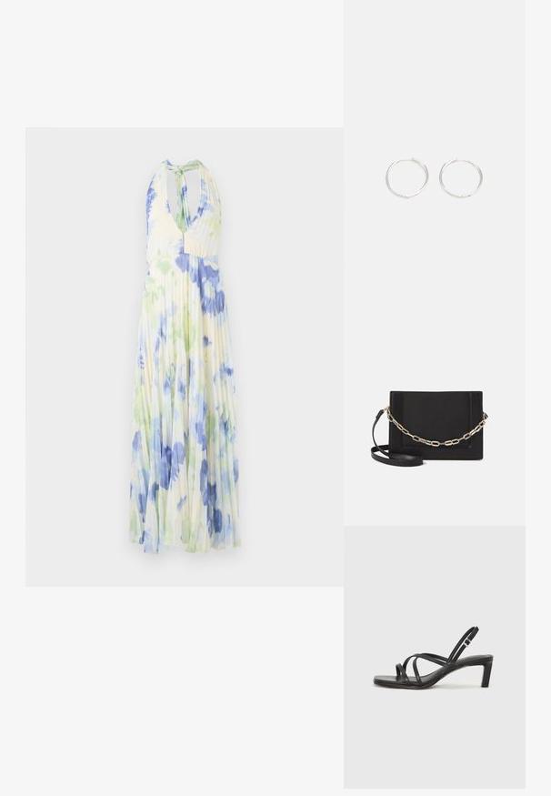 Faltenrockkleid mit Halterneck, das ein florales Muster in Blau- und Grüntönen auf leichtem, hellgelbem Stoff zeigt.; Schwarze Sandale mit Riemchen, quadratischer Zehenform und niedrigem Blockabsatz. Verfügt über mehrere dünne Riemen und einen verstellbaren Knöchelriemen. Hergestellt aus glattem Leder.; Schwarze Leder-Crossbody-Tasche mit glatter Textur, rechteckiger Form und metallic-kettendetail auf der Vorderseite. Verstellbarer Gurt inklusive.; Silberne Creolen mit einem schlanken, runden Design, das eine glatte Oberfläche und keine sichtbaren Verzierungen aufweist. Durchmesser nicht angegeben.