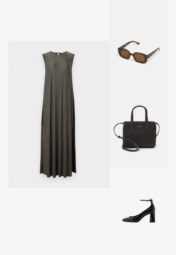 Langes, ärmelloses Kleid in dunklem Olivgrün mit plissierter Optik, Rundhalsausschnitt und Schlüsselloch-Detail im Rücken. Glatte Textur.; Schwarze Lackleder-Pumps mit Knöchelriemen und glänzender Oberfläche, spitzer Zehenform und dickem Blockabsatz. Sanfte Textur, minimalistische Details.; Schildpatt-Sonnenbrille mit einem runden, klobigen Rahmen und braunen Gläsern. Verfügt über dezente Muster und gerade, zulaufende Bügel.; Schwarze Handtasche mit zwei kurzen, doppelt geflochtenen Griffen und einem abnehmbaren Schulterriemen. Glattes, lederähnliches Material mit einem Reißverschluss und Logodetail.