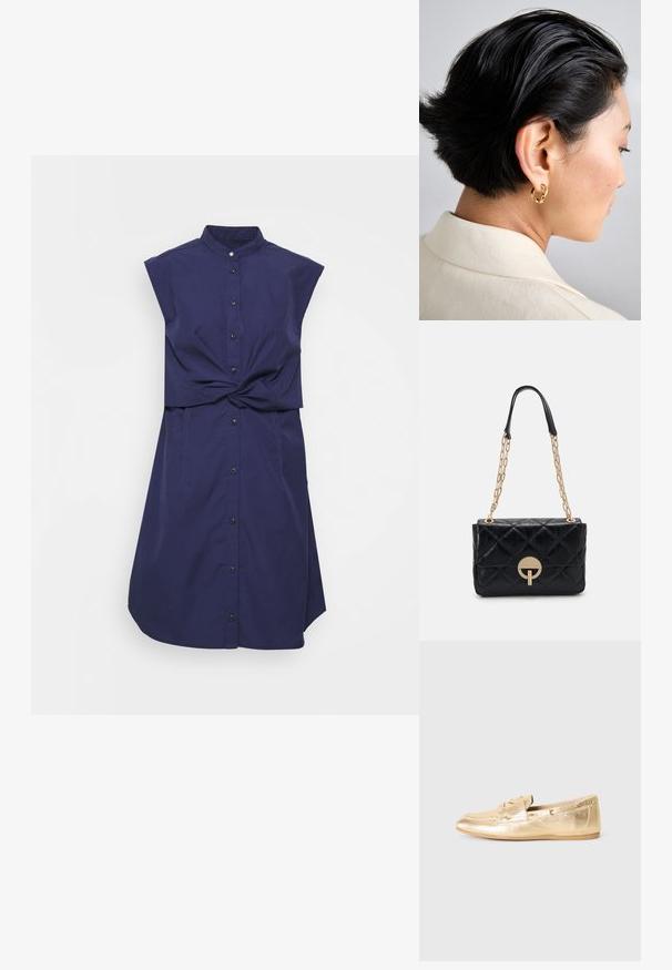 rag & bone LOUISA granatowy; Złote metaliczne skórzane buty żeglarskie z zaokrąglonym noskiem, dekoracyjnymi sznurówkami i małymi oczkami po bokach. Płaska gumowa podeszwa.; Czarna pikowana skórzana torebka z złotym łańcuchem, z okrągłym zapięciem. Kompaktowy prostokątny kształt o gładkiej fakturze.; Złota metalowa kolczyk w kształcie obręczy noszona na krótkich czarnych włosach, prezentowana z boku, ukazująca gładką, wypolerowaną teksturę i nowoczesny design.