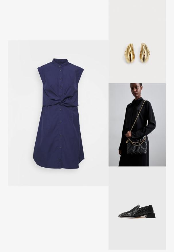 rag & bone LOUISA SLEEVELESS DRESS - Košilové šaty - navy; Černé kožené tkané nazouvací boty s nízkým blokovým podpatkem a detailním vroubkováním na okrajích, vystavené na bílém pozadí.; Černá prošívaná kožená kabelka s staženým vrchem, zlatým řetízkovým popruhem a obdélníkovým tvarem, držena před jednoduše pozadím.; Náušnice ve zlatém tónu s plynulým, zakřiveným designem. Každá náušnice má hladký povrch a malý uzávěr s ozdobným detailem.