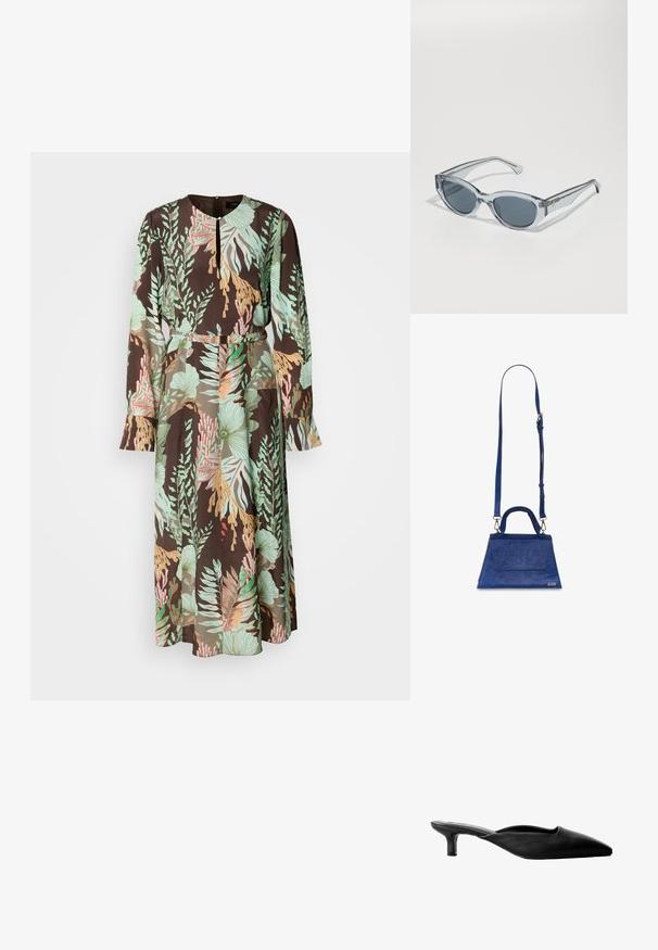 Langærmet kjole med sort baggrund og grønne, koral og pastelfarvede blomster mønstre. Glat stof og en indsnævret talje detalje.; Sorte læder hælede mules med spids tå, åben ryg og en lav blokhæl. Glat tekstur med minimalisk design.; Klare, letvægts solbriller med ovale linser, gråtonede linser og slanke arme med en metaldetalje på tindingerne.; Blå faux læder håndtaske med en trekantet form, top håndtag og justerbar skulderrem. Har en glat overflade og detaljer med flap foran.