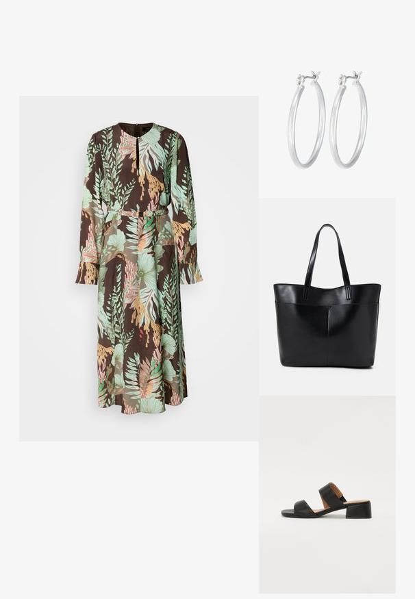 Langærmet kjole med sort baggrund og grønne, koral og pastelfarvede blomster mønstre. Glat stof og en indsnævret talje detalje.; Sort lædersandal med to brede stropper over foden, en firkantet tå og en lav blokhælhøjde. Glat tekstur og minimalistisk design.; Sort læder tote taske med to lange håndtag, en glat tekstur og en struktureret form. Har en forlommem for ekstra opbevaring.; Sølv hoop øreringe med en glat, poleret overflade. Rund form og sikker klik-lukning. Letvægtsdesign, der er velegnet til hverdagsbrug.