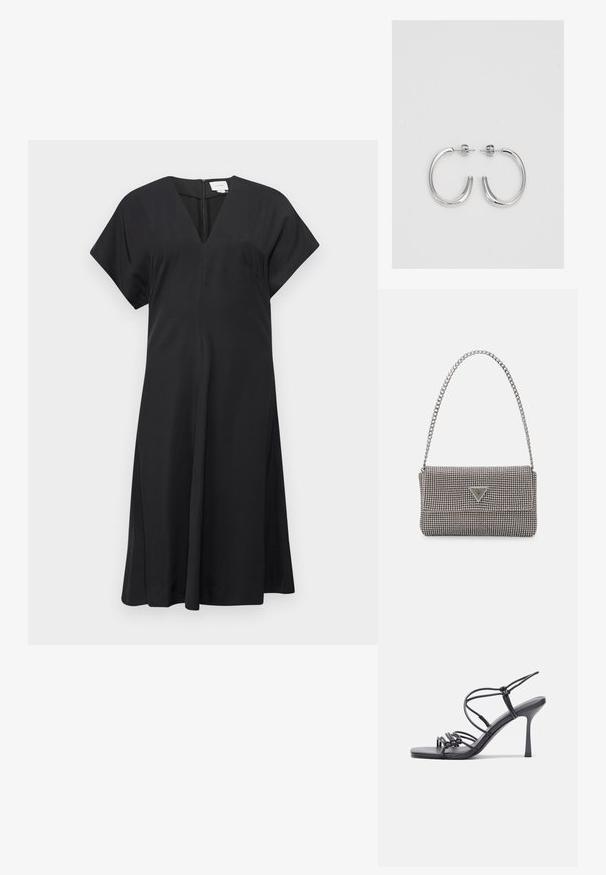Crna haljina s V-izrezom i kratkim rukavima. Glatka, lepršava tkanina, do koljena s bočnim prorezima, diskretni patentni zatvarač na leđima.; Crne sandale na visokoj potpetici imaju tanke trake s čvorastim dizajnom, glatki kvadratni vrh i elegantnu stiletto petu.; Svijetlosivi metalik ruksač s lancem, ukrašen malim okruglim metalnim zakovicama i trokutastim logotipom marke.; Srebro naušnice u obliku prstena s glatkom, sjajnom završnom obradom. Zaobljenog oblika, laganog dizajna, s kopčom na poleđini.