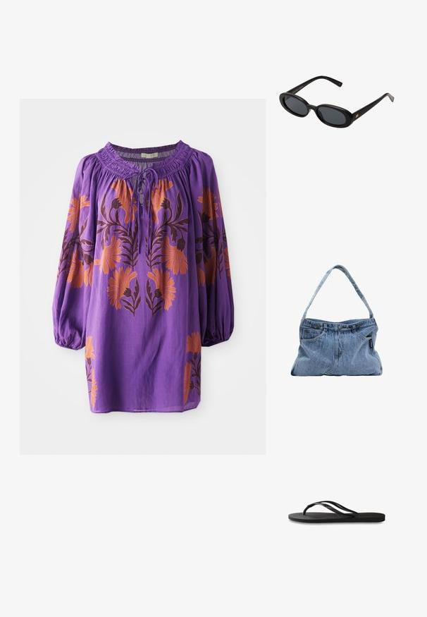 Fialová blůza se sešitou výstuží, dlouhými balónovými rukávy a oranžovým květinovým výšivkem. Lehká tkanina s fluidní texturou.; Černé žabky s texturovanou gumovou podrážkou, dvěma štíhlými popruhy a jemným, embosovaným logem na popruhu.; Černé oversized sluneční brýle s oválnými čočkami, hladkým plastovým rámem a zlatými akcenty na spáncích. Tmavé čočky poskytují ochranu před sluncem.; Denimová taška přes rameno s křivým popruhem, dvěma předními kapsami a zapínáním na knoflík, s světle modrou tkaninou a kontrastním prošíváním.