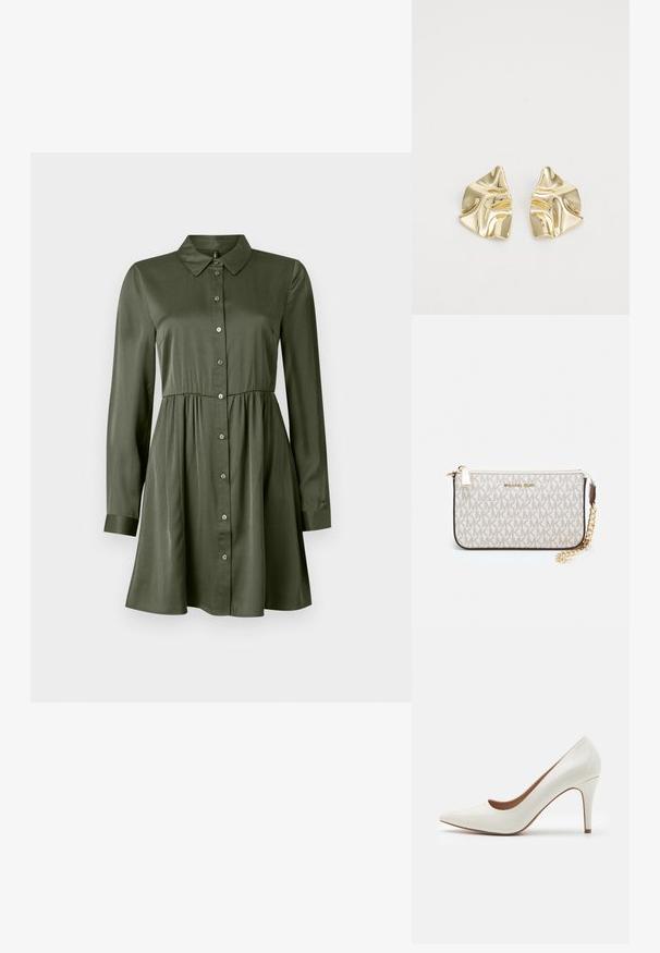 Dlhý rukáv olivovo zelené button-down šaty s priliehavým pásom a golierom, mierne rozšírenou sukňou a manžetami.; Biele lakované vysoké podpätky s špicatou špičkou a hladkým povrchom, s štíhlým podpätkom a nízkym strihom okolo otvoru.; Michael Kors zápästná taška v béžovej potiahnutej plátenej tkanine s opakujúcim sa vzorom loga MK, zlatým kovania a odnímateľným reťazovým popruhom.; Zlaté kovové náušnice s vlnitým dizajnom; hladký, reflexný povrch; asymetrický tvar; žiadne viditeľné vzory alebo hardvér.