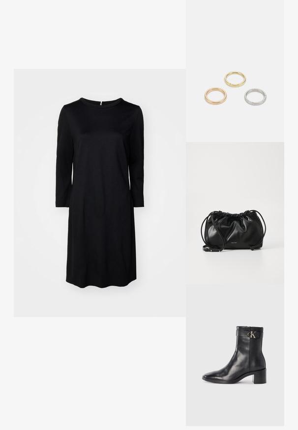 Czarna sukienka do kolan z okrągłym dekoltem, długimi rękawami i zamek błyskawiczny z tyłu. Gładki materiał w jednolitym kolorze, bez wzorów.; Czarne skórzane botki za kostkę z ostro zakończonym noskiem, słupkiem i paskiem z metalowym logo. Gładka faktura i minimalistyczny design.; Czarna skórzana torebka z marszczonym wzorem, podwójnym zapięciem na sznurki oraz odpinanym paskiem na ramię. Posiada metalowy detal z logo.; Trzy metalowe pierścienie: jeden w różowym złocie, jeden złoty z teksturowanymi akcentami, oraz jeden srebrny, wszystkie z wygrawerowanym brandingiem na wewnętrznej stronie.