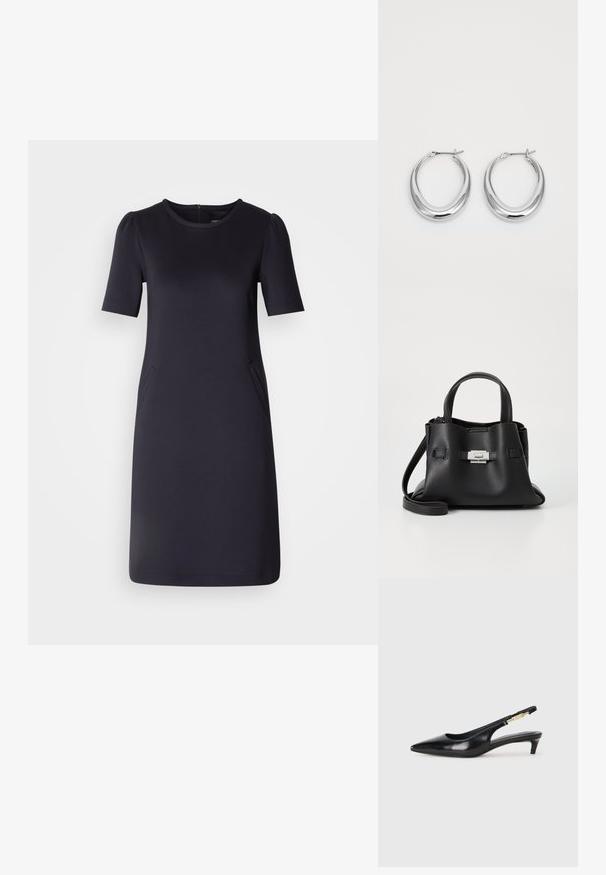 Navyblauwe jurk met korte mouwen, ronde halslijn en twee zijzakken. Zachte, gladde stof met een relaxte pasvorm en een knielange ontwerp.; Zwarte leren slingback hakken met een spitse neus, voorzien van een slanke hak en een goudkleurige accent op de verstelbare band. Gladde textuur.; Zwarte leren handtas met een gestructureerde afwerking, voorzien van twee handvatten, een verwijderbare schouderband en een zilveren sluiting.; Een paar gepolijste zilveren halvmaan-hoepeloorbelletjes met scharnier-sluitingen op een witte achtergrond.