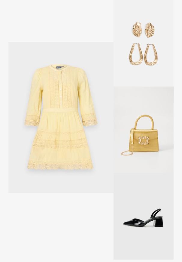 Žluté šaty s dlouhými rukávy, zapínáním na knoflíky a krajkovými detaily na korzetu a lemu. Lehká látka, sukénka ve vrstevnatém designu.; Černé lakované kožené lodičky na pásku s špičatou špičkou a geometrickým blokovým podpatkem. Vyznačují se elegantním, minimalistickým designem a hladkým povrchem.; Žlutá kabelka z umělé krokodýlí kůže se strukturovaným designem, horním uchopem, odnímatelným řetízkovým popruhem a dekoračním krystalovým zdobením na zapínání.; Náušnice ve zlatém tónu s texturovanými, vlnitými tvary. Obsahují sochařské klipy a design otevřeného kruhu s kladivkovým povrchem.