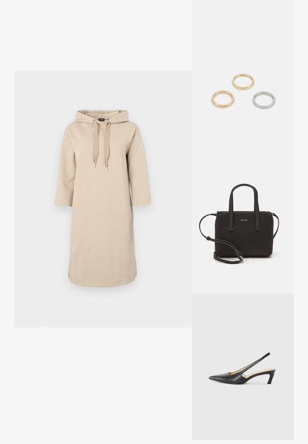 Beżowa sukienka z kapturem, o luźnym kroju, z rękawami do trzech kwart i sznurkiem do regulacji. Posiada boczne rozcięcia oraz haftowane logo na klatce piersiowej.; Czarny but na obcasie typu slingback z ostro zakończonym noskiem, z niskim obcasem, wykonany z gładkiej skóry, z wycięciem po boku dla lepszej wentylacji.; Czarna torebka z dwoma krótkimi uchwytami i odpinanym paskiem na ramię. Gładki materiał przypominający skórę, z zamkiem błyskawicznym i detalem z logo.; Trzy metalowe pierścienie: jeden w różowym złocie, jeden złoty z teksturowanymi akcentami, oraz jeden srebrny, wszystkie z wygrawerowanym brandingiem na wewnętrznej stronie.