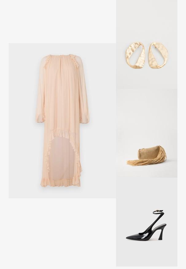 Długa, bladoróżowa sukienka z lekkiego materiału, ozdobiona falbanami przy dekolcie i u dołu oraz z wysokim rozcięciem z boku.; Czarne lakierowane szpilki slingback na wysokim obcasie z wydłużonym noskiem, regulowanym paskiem na kostce i umiarkowanym obcasem w kształcie bloku. Gładka struktura z błyszczącym wykończeniem.; Cult Gaia VIERA beżowy; Para nieregularnych, owalnych kolczyków ze złotego metalu o teksturowanej, lekko młotkowanej powierzchni na białym tle.