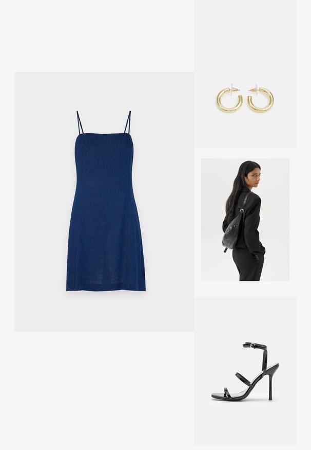 Laivansinis ilman hihoja oleva mekko ohuilla olkaimilla, valmistettu teksturoidusta kankaasta, jossa on istuva vartalo ja väljä helma. Minimalistinen muotoilu.; Musta patenttineuleinen korkeakorko sandaalit, joissa on kolme vaakasuoraa hihnaa ja säädettävä nilkkahihna. Tyylikäs siluetti ja kiiltävä pinta.; Nainen, jolla on pitkä tumma hius, pukeutuneena mustaan pukuun, kantaa mustaa nahkatoimistolaukku ja katsoo yli olkansa valkoista taustaa vasten.; Kultaketjut kullasta, joissa on sileä, kiiltävä pinta. Pyöreä muotoilu, jossa on pieni tappi ja kirkas taustalevy turvalliseen käyttöön.