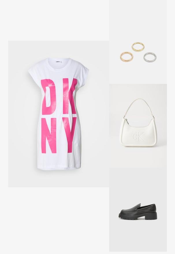 Bílé oversized tričko s velkým, lesklým růžovým nápisem "DKNY". Krátké rukávy a volný střih, vyrobené z měkké bavlny.; Černé kožené mokasíny s okrouhlou špičkou, silnou strukturovanou podrážkou a minimálními detaily šití. Elegantní design bez viditelných tkaniček nebo kovových prvků.; Bílá kožená kabelka s křivkovým tvarem, na přední straně s vyraženým logem "CK" a jediným ramenním popruhem. Zipový uzávěr na vrchu.; Tři kovové prsteny: jeden růžově zlatý, jeden zlatý s texturovanými detaily a jeden stříbrný, všechny s vyrytým brandingem na vnitřním boku.