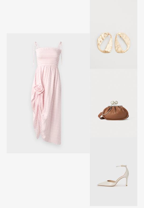 Smokovaný růžový kostkovaný šaty s vázacími ramínky, do kolen, s drapovanou látkou a květinovým detailem na boku. Texturovaná tkanina.; Bílé kožené lodičky na vysokém podpatku s špičatou špičkou, kotníkovým páskem a štíhlým jehlovým podpatkem. Hladká textura s mírným lesklým povrchem.; Hnědá kožená psaníčko s stříbrným kulatým uzávěrem a malým stříbrným řetízkem na bílém pozadí.; Pár nepravidelných oválných náušnic z kovu pozlaceného zlatem s texturovaným, mírně kladivkovým povrchem na bílém pozadí.