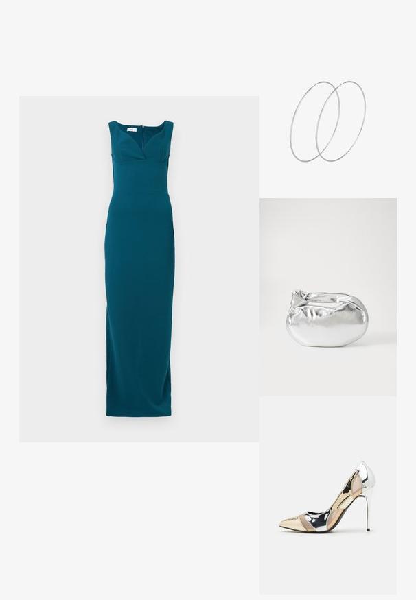 Tyrkysové šaty až na zem s těsným střihem, hlubokým výstřihem a širokými ramínky; hladký materiál se zipem na zadní straně.; Lodička s špičatou špičkou a kombinací stříbrné, zlaté a tělové barvy. Lesklý povrch s vykrojeným designem, s jehlovým podpatkem.; Stříbrná kovová taška s měkkým, zaobleným tvarem a uzávěrem s uzlem. Vyrobena z hladké umělé kůže.; Stříbrné kruhové náušnice s minimalistickým designem. Kruh, hladký povrch a tenký profil. Lehká konstrukce s lesklým povrchem.