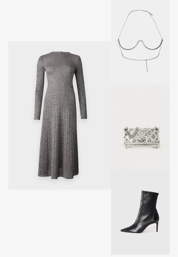 Dlouhý rukáv, žebrované šaty z stříbrošedé tkaniny s přiléhavým korzetem a širokou sukní, s kulatým výstřihem a jemným leskem.; Černé kotníkové boty vyrobené z hladké kůže, s špičatou špičkou, těsným svrškem a tenkým vysokým podpatkem. Minimalistický design bez viditelné mechaniky.; Stříbrná metalická kabelka s řetízkem, prošívanou texturou, dekorativním stehem a zipovým uzávěrem. Obsahuje embosované detaily na přední straně.; Cult Gaia ASHA BODY JEWELRY - Jiné doplňky - bright shiny silver-coloured