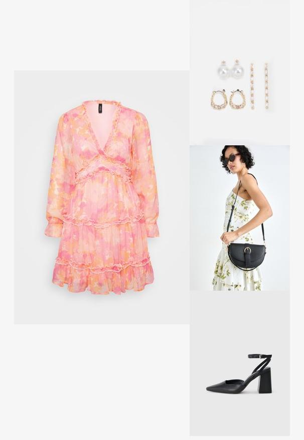 Růžovo-oranžový šat s květinovým vzorem, s vrstevnatým střihem, v-výstřihem, volánkovými okraji a dlouhými nabíranými rukávy z lehké tkaniny.; Černé kožené lodičky se špičatou špičkou, kotníkovým páskem a silným podpatkem. Hladká textura, elegantní design a minimalistická estetika.; Černá kožená kabelka s křivkovým tvarem, odnímatelným popruhem a zlatými detaily. Kabelka má klopu s přezkou.; Tři páry náušnic: velké bílé perlové naušnice, zlaté kruhové naušnice s průhlednými drahokamy a dvě dlouhé, rovné zlaté naušnice s třpytivými detaily.