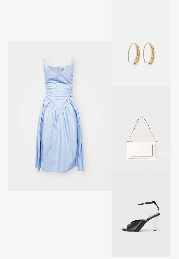 Vivienne Westwood SUNDAY DRESS - Vestido de cocktail / Vestido de festa - blue; Sandal de salto alto em couro preto com bico aberto, design assimétrico, tira no tornozelo e um salto metálico em forma de cone. Textura suave por toda a parte.; Bolsa de mão branca em couro com acabamento texturizado, featuring a corrente dourada e detalhes pretos. Inclui um bolso frontal e fecho com zipper.; Brincos em metal dourado com forma de arco alongado e curvado. Apresentam uma superfície lisa e brilhante, com uma ponta arredondada para um detalhe adicional.