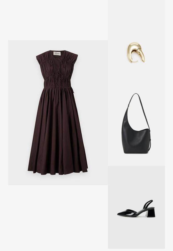 Hnědé bezramínkové šaty s naťahovaným korzetem a stahovací šňůrkou, rozšířená sukně, vyrobené z bavlny, hladká textura, minimalistický design.; Černé lakované kožené lodičky na pásku s špičatou špičkou a geometrickým blokovým podpatkem. Vyznačují se elegantním, minimalistickým designem a hladkým povrchem.; Černá kožená hobo taška s hladkým povrchem, zakřiveným tvarem a jedním nastavitelným popruhem; má široké otevírání nahoře.; Náušnice ve zlatém tónu z kovu s elegantním zakřiveným designem. Vyznačují se jedinečným špičatým tvarem, lesklým povrchem a závěsem na kloub.