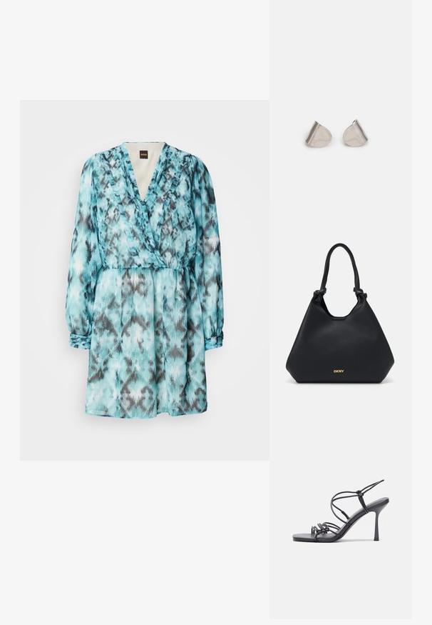 Innpakningskjole i nyanser av turkis og grått med lange ermer, v-hals og elastisk liv. Laget av lett, teksturert materiale.; Svart høye hælsandaler har tynne stropper med en knyttet design, en glatt firkantet tå og en elegant stiletto-hæl.; Svart lær tote bag med teksturert overflate, knutede håndtak og gulllogo-detalj ved bunnen. Har en slouchy silhuett.; Sølvmetalløreringer med en jevn, dråpeform og en polert finish. Subtile graveringer legger til detaljer. Minimalistisk design.