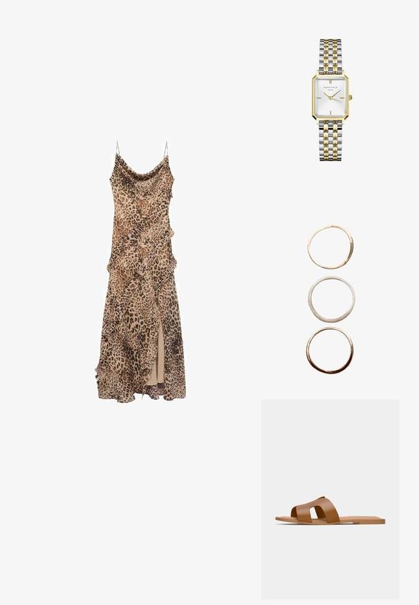 Leopardmönstrad klänning med draperad design, med volanger längs kanterna och en hög slits upp till låret. Tillverkad av lättviktig tyg med spaghetti-remmar.; Bruna platta sandaler med breda korsade remmar av slätt syntetmaterial och en platt, minimalistisk sula.; Guld- och silverfärgad metallklocka med rektangulärt hus, vit texturerad urtavla, två guldfärgade visare samt en kombination av polerade och borstad länkarmband.; Tre metallringar staplade vertikalt: toppen är glänsande guld, mitten är borstad silver, botten är polerat guld. Alla ringar är runda och släta.