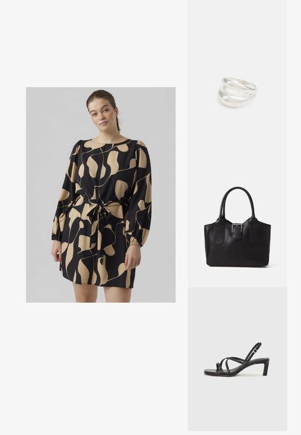 Schwarzes Kleid mit abstraktem cremefarbenem Muster, langen Puffärmeln, tailliertem Bund und Rundhalsausschnitt; leichtes Material mit strukturiertem Finish.; Schwarze Sandale mit Riemchen, quadratischer Zehenform und niedrigem Blockabsatz. Verfügt über mehrere dünne Riemen und einen verstellbaren Knöchelriemen. Hergestellt aus glattem Leder.; Schwarze Leder-Tote mit glatter Textur, strukturiertem Design, zwei Griffen und einem auffälligen silbernen Schnallen-Detail auf der Vorderseite.; Silberner Doppelring mit einer glatten, polierten Oberfläche. Verfügt über ein fließendes, kurviges Design mit überlappenden Abschnitten für einen modernen Look.