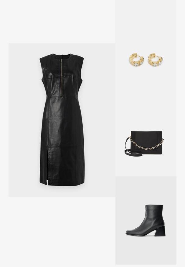 Vestido sem mangas em couro preto com decote alto, fecho éclair frontal e fenda lateral; apresenta uma silhueta ajustada e textura suave.; Bota de tornozelo em couro preto com bico quadrado, fecho lateral e salto bloco contra um fundo claro plano.; Bolsa crossbody de couro preto com uma textura suave, forma retangular e um detalhe em corrente metálica na frente. Inclui uma alça ajustável.; Brincos de argola dourados com um design texturizado e três cristais transparentes em um lado, oferecendo uma estética geométrica moderna.