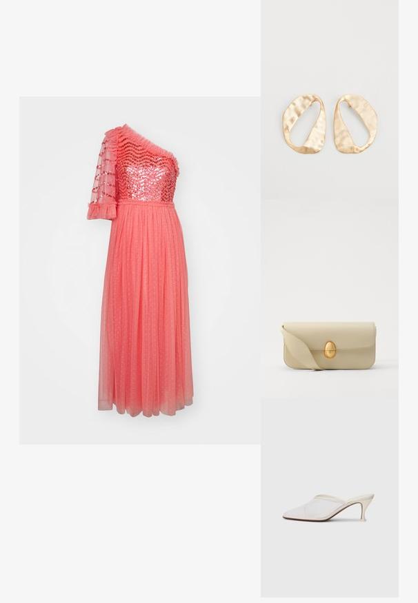 Koral aftenkjole med en sølvfarvet skulder, rynket halsudskæring og en flagrende skørt med polka prikker. Gennemsigtigt stof og teksturerede detaljer.; Hvide mesh spidse mule-sko med en slank hæl i mellem højde og slip-on design mod en ensfarvet baggrund.; Beige læderhåndtaske med en glat tekstur, rektangulær form og en gylden oval lås. Har en lang, justerbar rem.; Et par uregelmæssige ovalformede øreringe i guldtonet metal med en tekstureret, let hamret overflade på en hvid baggrund.