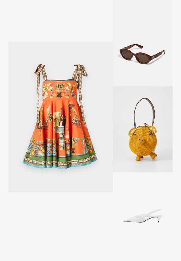 Pomarańczowa sukienka bez rękawów z kwiatowymi i owocowymi wzorami, regulowane brązowe i białe paski w wzory oraz rozkloszowana spódnica wykończona zielonym i niebieskim kolorem.; Biała szpilka na odkrytej pięcie z ostrym noskiem, charakteryzująca się gładką cholewką, subtelnymi wycięciami i niskim obcasem w kształcie bloku. Czarna podeszwa podkreśla design.; Okulari w karmelowo-brązowym wzorze z okrągłymi oprawkami, ciemnymi soczewkami i złotymi detalami logo na zausznikach. Gładki plastikowy materiał, brak widocznych wzorów.; Okrągła, żółta torba pleciona ze słomy zaprojektowana jako świnia z czarnymi koralikowymi oczami i brązowym paskiem. Posiada cztery krótkie nogi i zakrzywiony ryj.